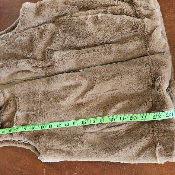 Miss Ashley by 26 International faux fur vest - size medium - Picture 6 of 7